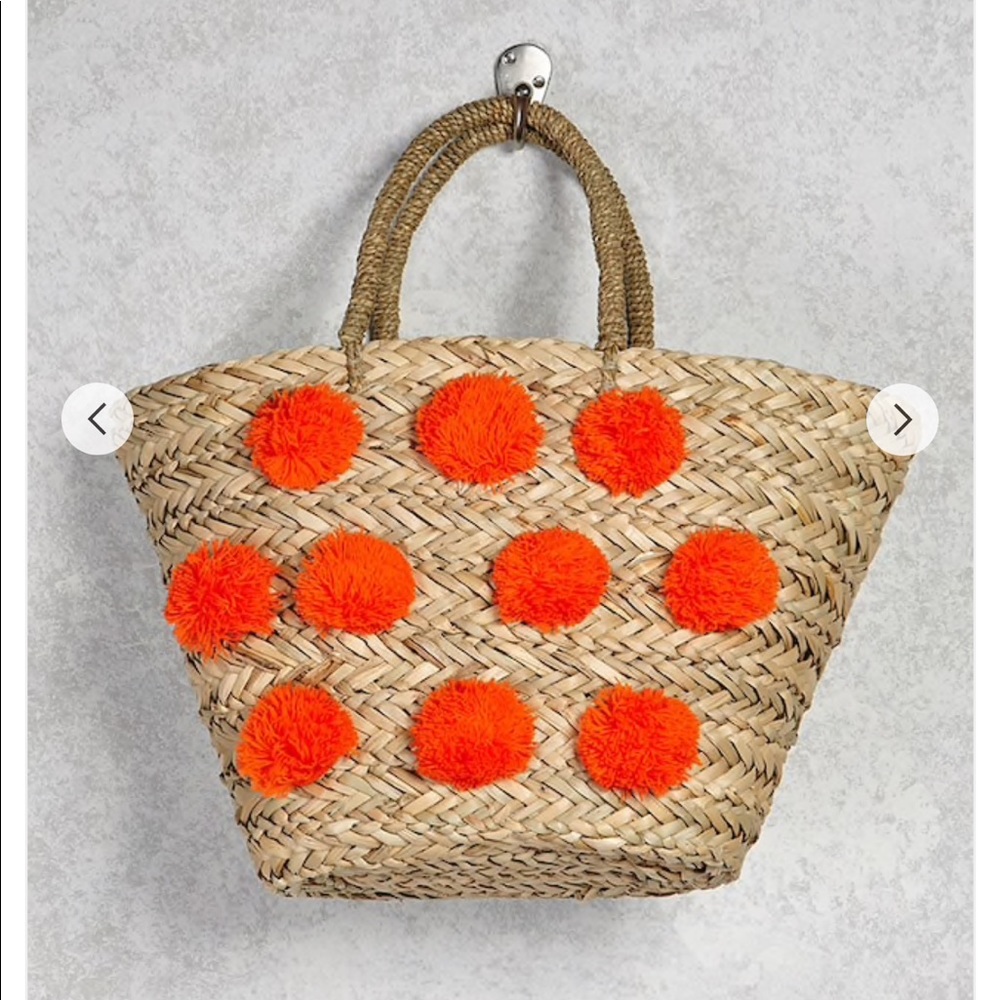 Pom Pom straw bag